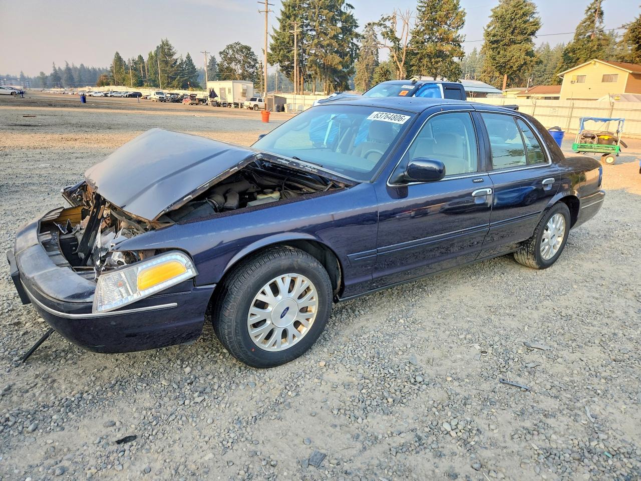 2003 Ford Crown Victoria LX, VIN 2FAFP74W03X127856 — Front end
