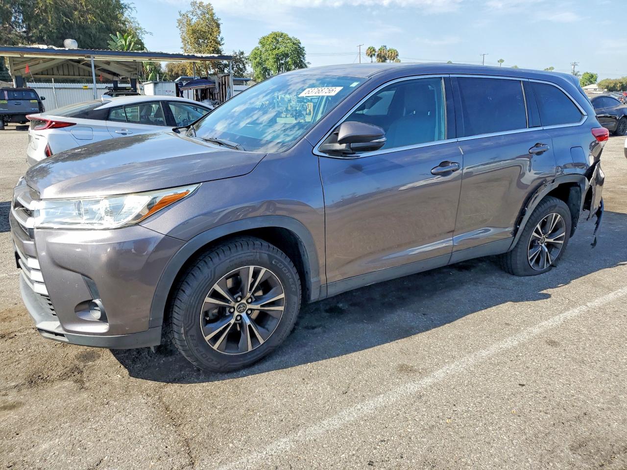 2019 Toyota Highlander LE, VIN 5TDZARFH0KS048040 — Зад