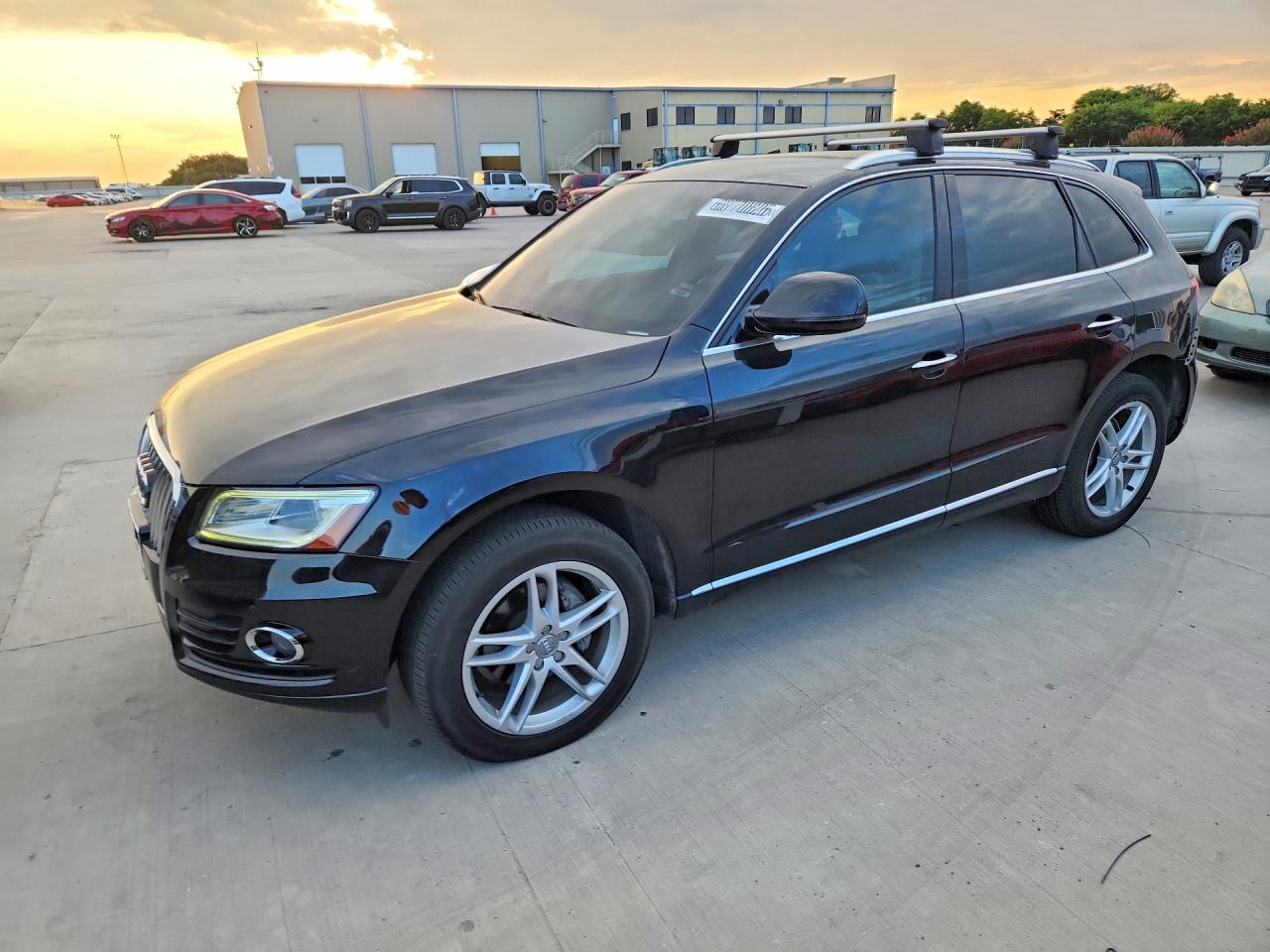 2017 Audi Q5 Premium, VIN WA1C2AFP7HA086828 — Rear end