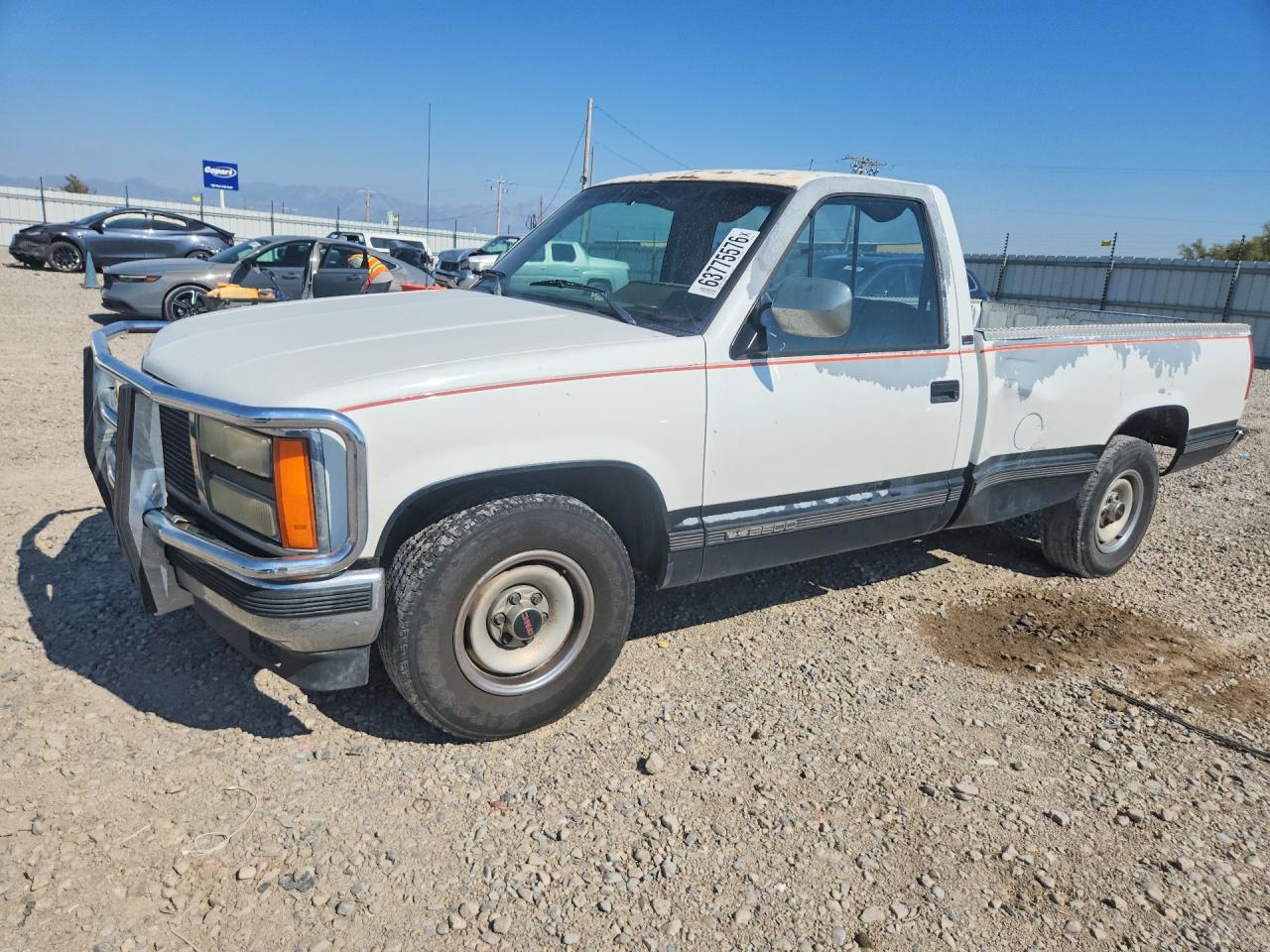 1990 GMC Sierra 2500, VIN 1GTFC24KXLZ512874 — Бок