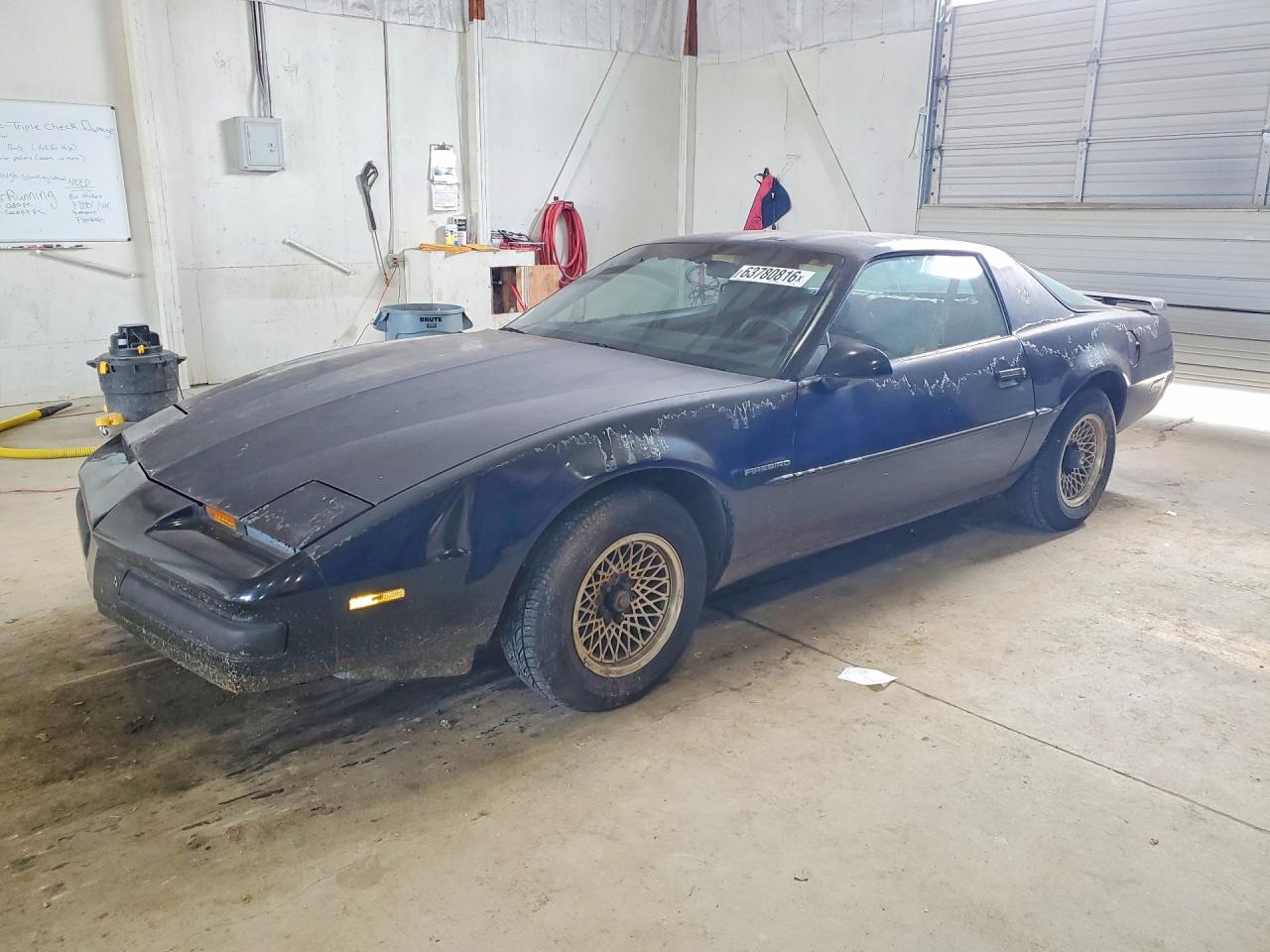 1988 Pontiac Firebird, VIN 1G2FS21E1JL239703 — Normal wear