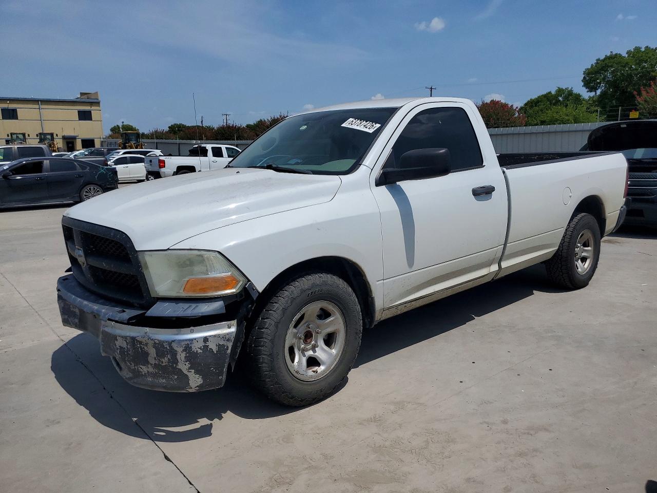 2012 Ram 1500 ST, VIN 3C6JD6DK2CG117402 — Front end