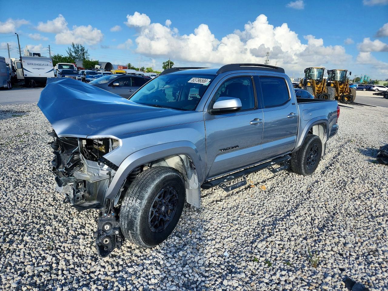 2020 Toyota Tacoma SR5, VIN 3TMAZ5CN9LM136918 — Перед