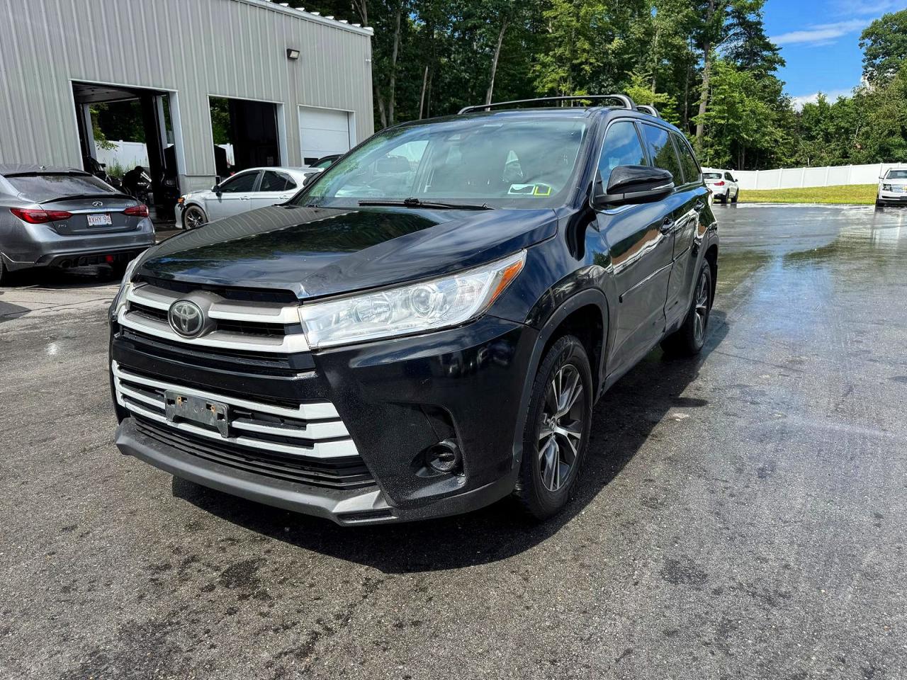 2018 Toyota Highlander LE Plus, VIN 5TDBZRFH5JS850690 — Minor dents and scratches