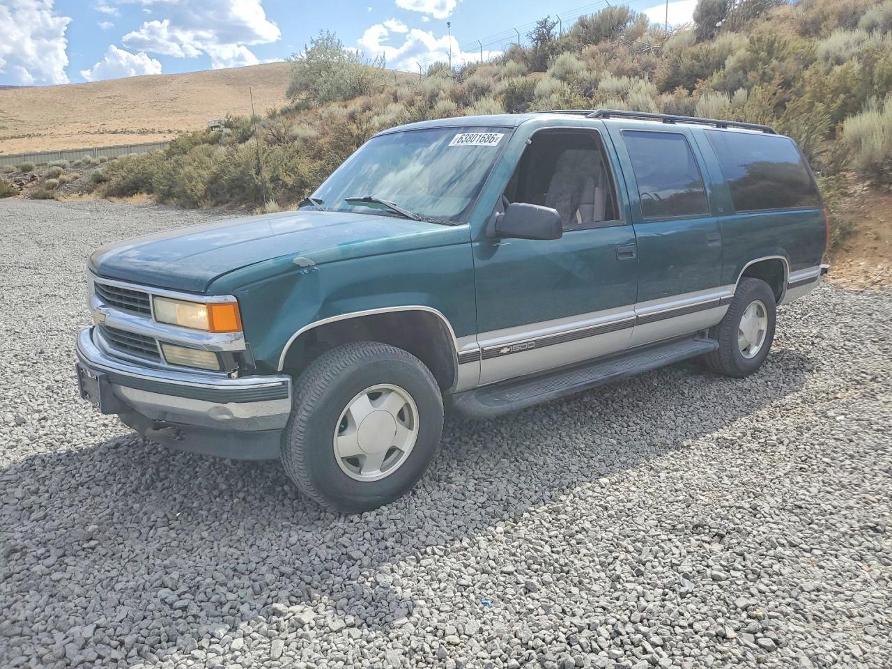 1997 Chevrolet Suburban, VIN 3GNFK16R8VG117402 — Front end