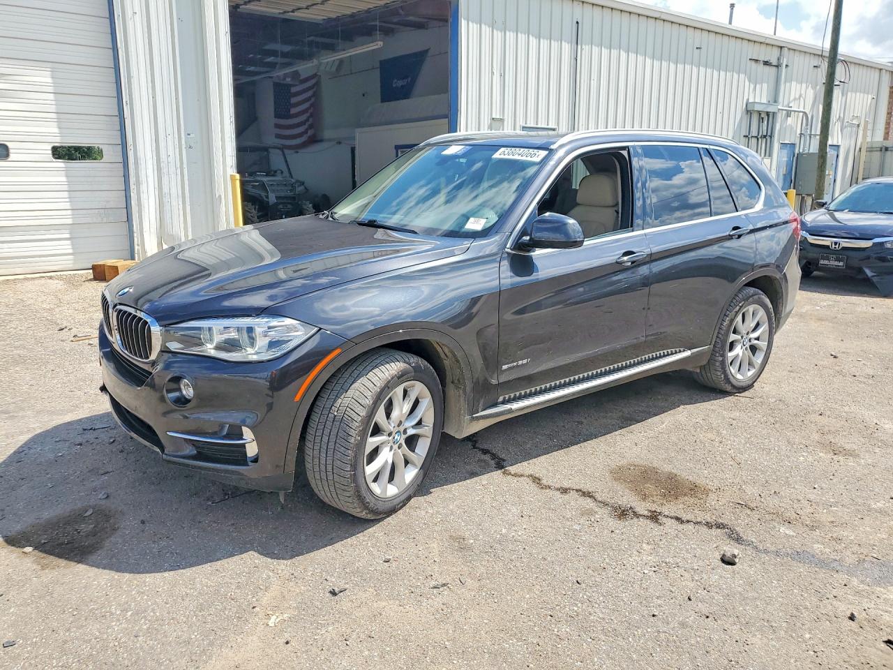 2014 BMW X5 sDrive35i, VIN 5UXKR2C55E0H34045 — Minor dents and scratches