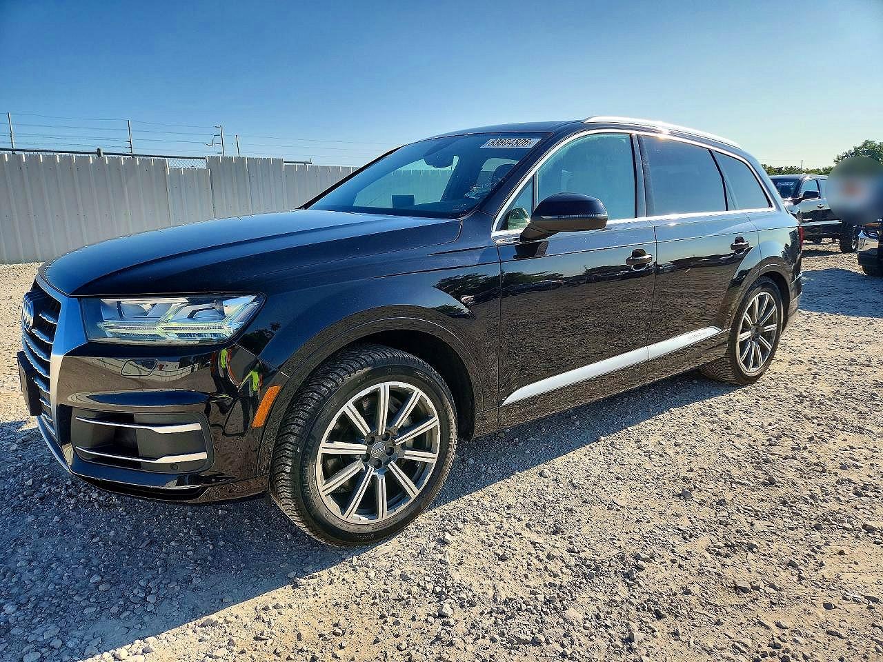2017 Audi Q7 Premium Plus, VIN WA1LAAF72HD018230 — Мелкие вмятины и царапины