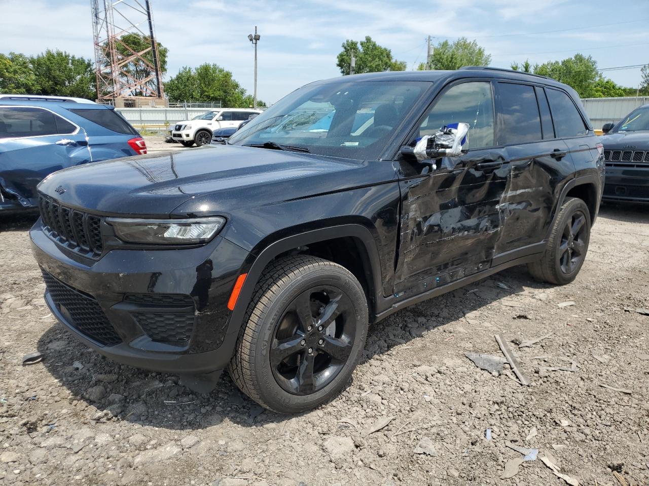 2023 Jeep Grand Cherokee Altitude, VIN 1C4RJHAG9PC600569 — Side
