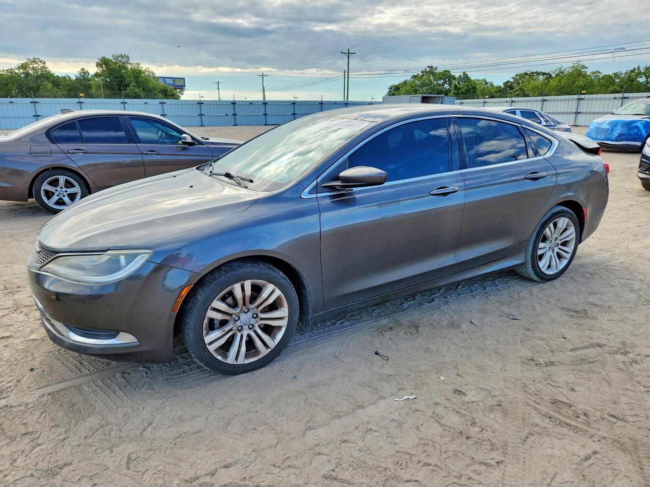 2015 Chrysler 200 Limited, VIN 1C3CCCAB4FN609470 — Rear end