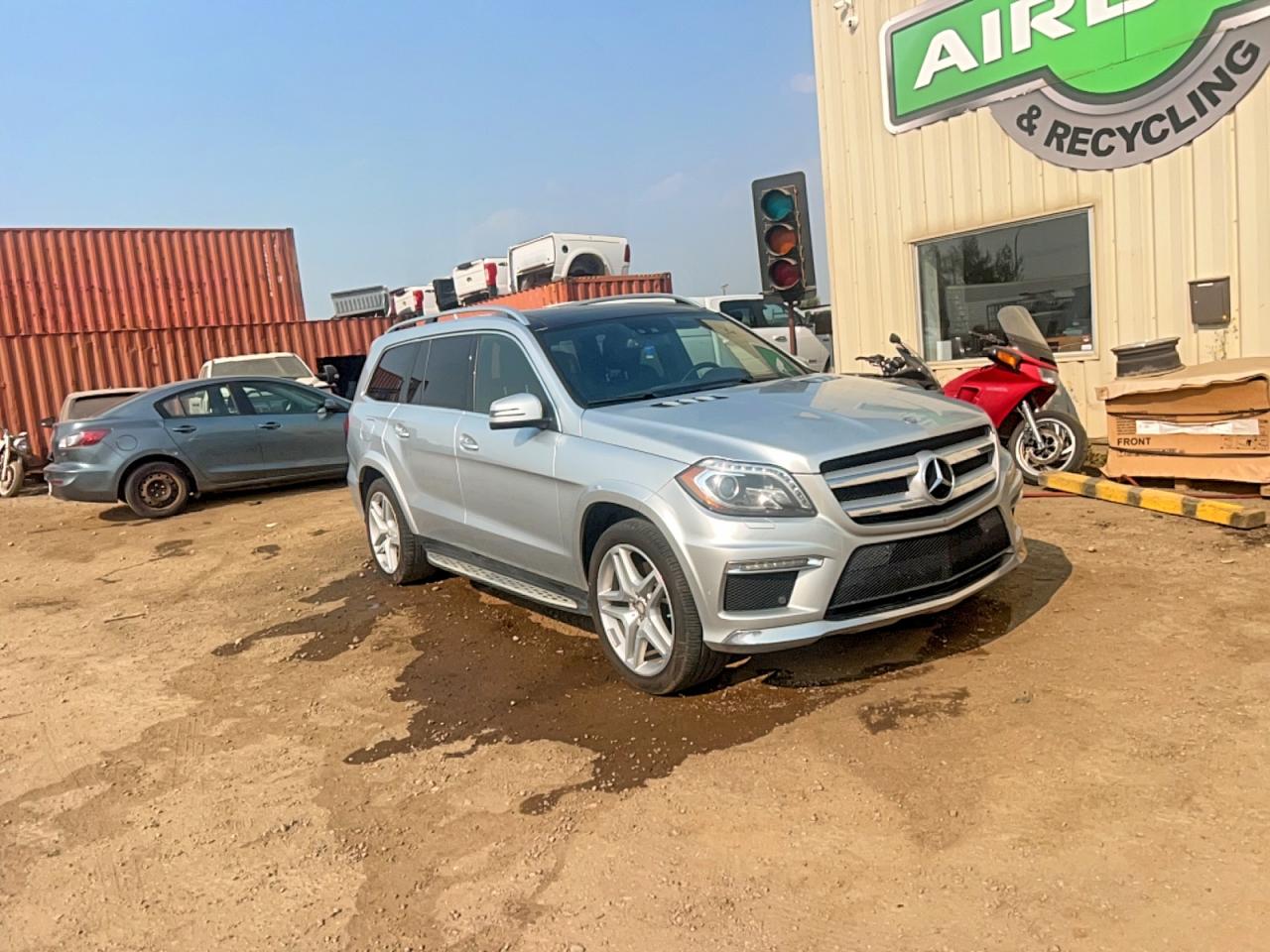 2013 Mercedes-Benz GL 550, VIN 4JGDF7DE8DA124091 — Minor dents and scratches