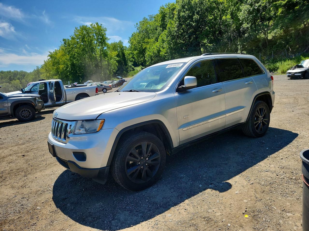 2011 Jeep Grand Cherokee Laredo, VIN 1J4RR4GG8BC684203 — Перед