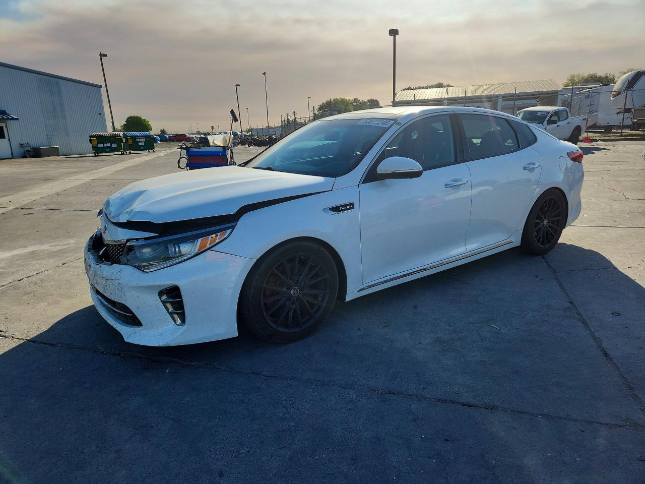 2016 Kia Optima SXL Turbo, VIN 5XXGV4L24GG001505 — Front end