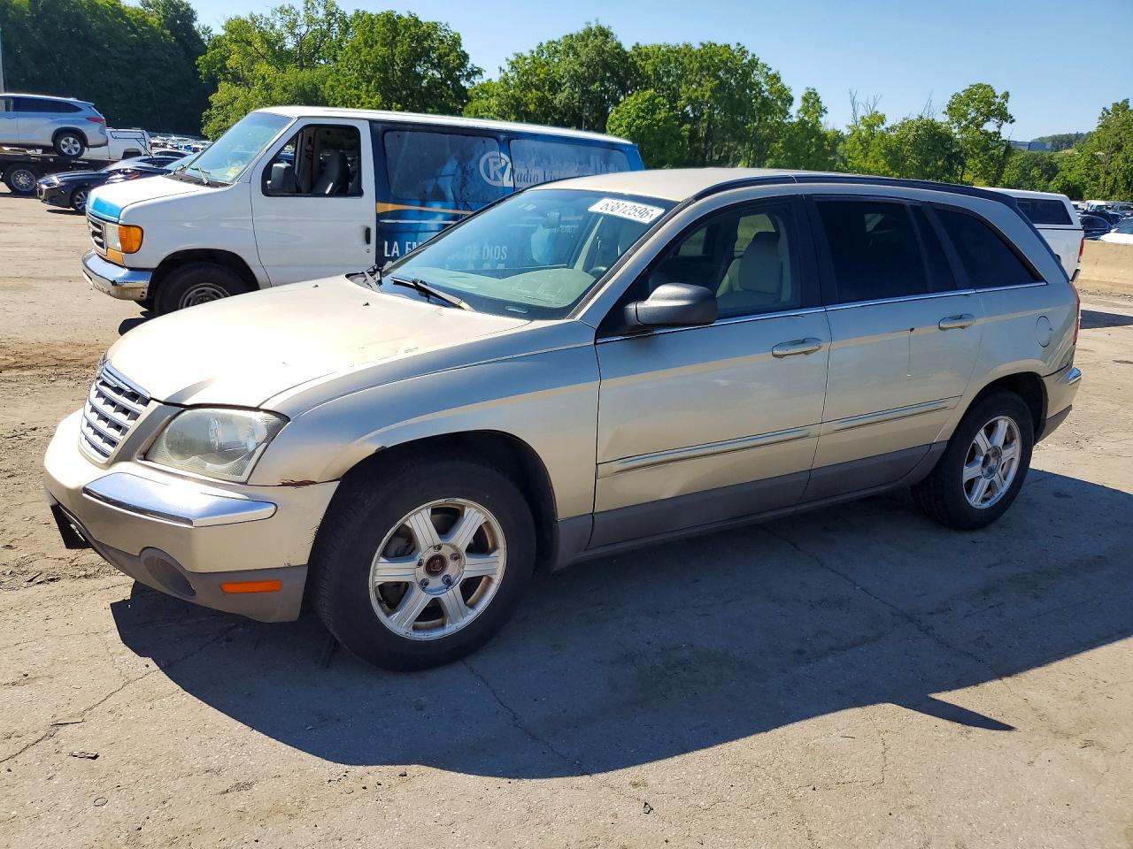 2005 Chrysler Pacifica Touring, VIN 2C4GM68405R539390 — Зад