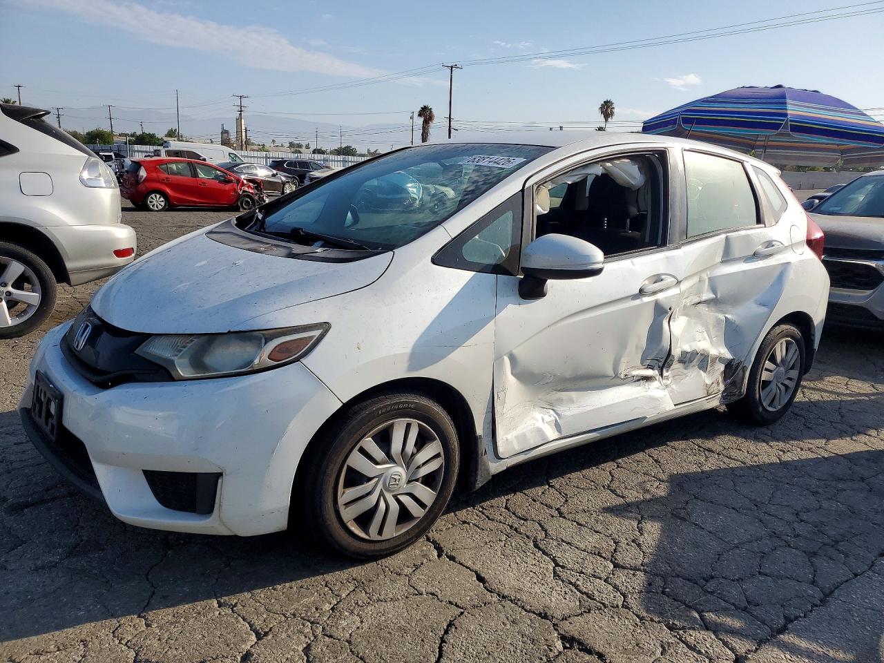 2017 Honda Fit LX, VIN JHMGK5H53HS020263 — Бок