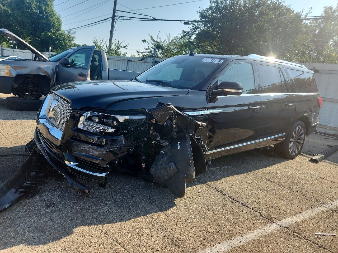 2021 Lincoln Navigator Reserve, VIN 5LMJJ3LT6MEL16903 — Front end