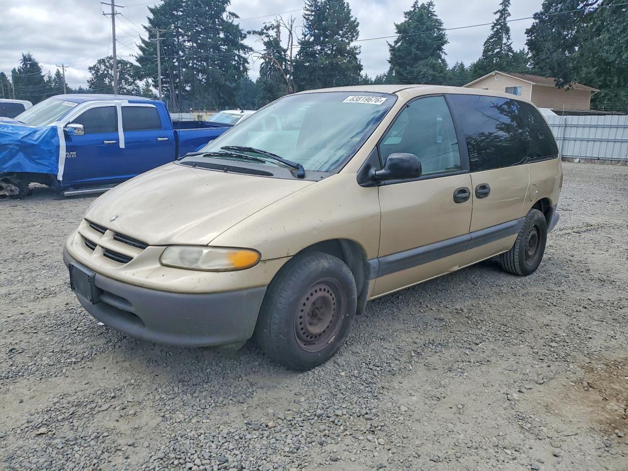 1998 Dodge Caravan SE, VIN 2B4GP4538WR766221 — Rear end