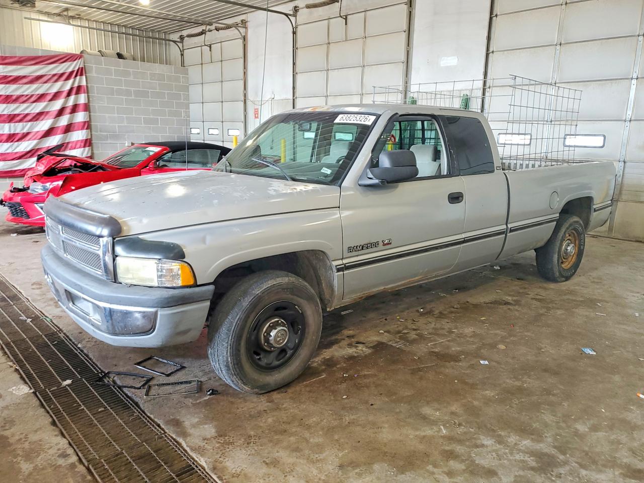 1996 Dodge 2500, VIN 1B7KC23W6TJ169885 — Front end
