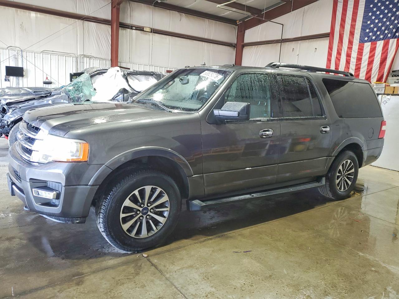 2017 Ford Expedition Max XLT, VIN 1FMJK1JT6HEA56371 — Minor dents and scratches