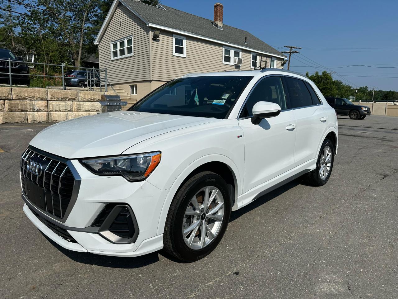 2021 Audi Q3 S line Premium, VIN WA1DECF32M1050690 — Auction photo