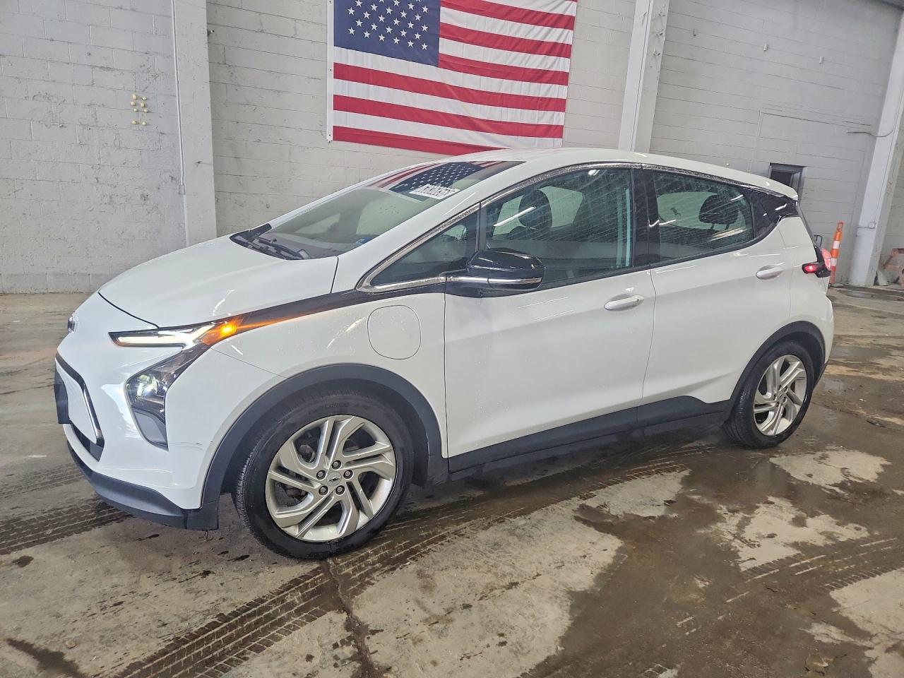2023 Chevrolet Bolt EV 1LT, VIN 1G1FW6S04P4187215 — Rear end