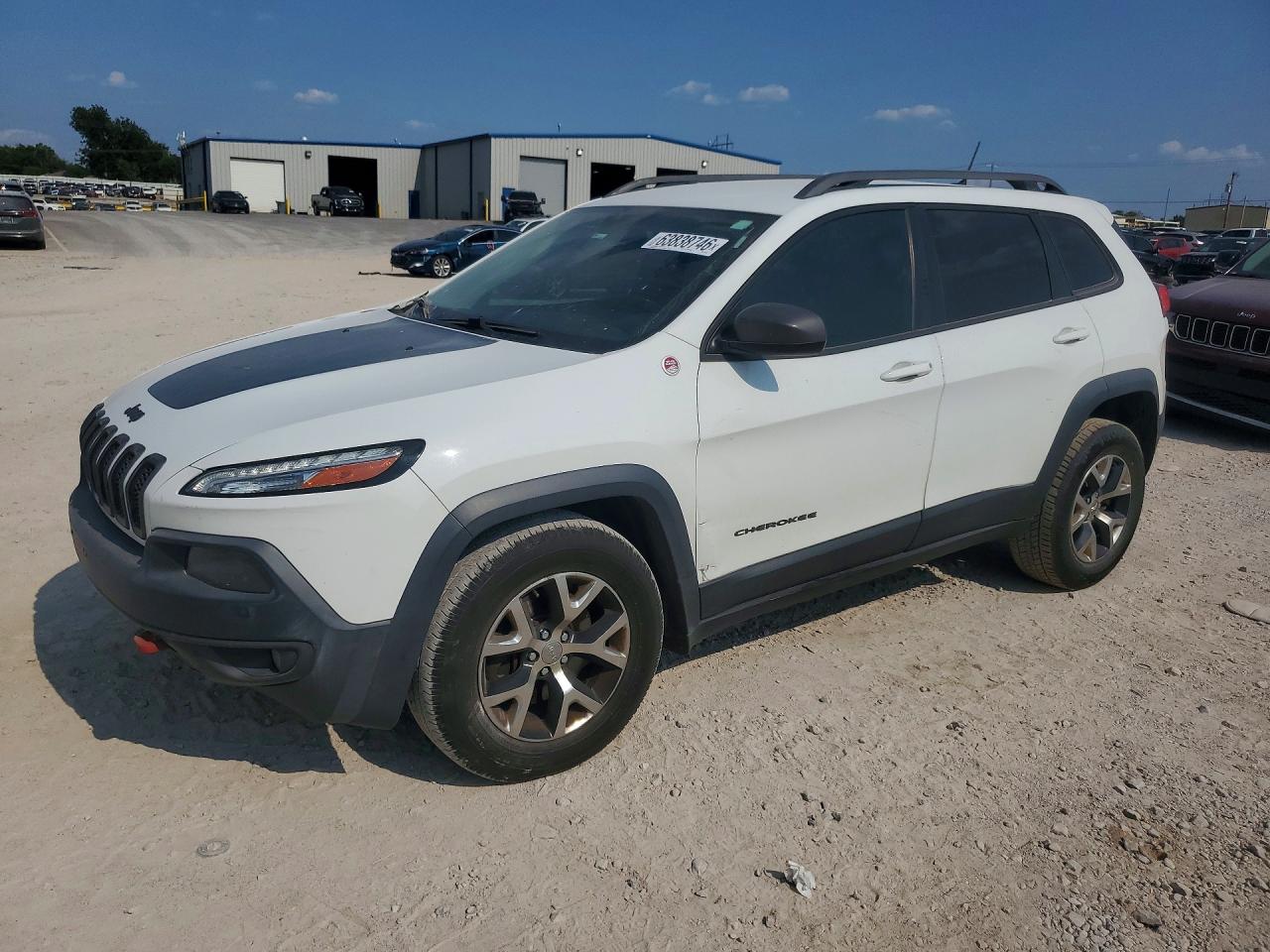 2015 Jeep Cherokee Trailhawk, VIN 1C4PJMBS1FW511451 — Перед