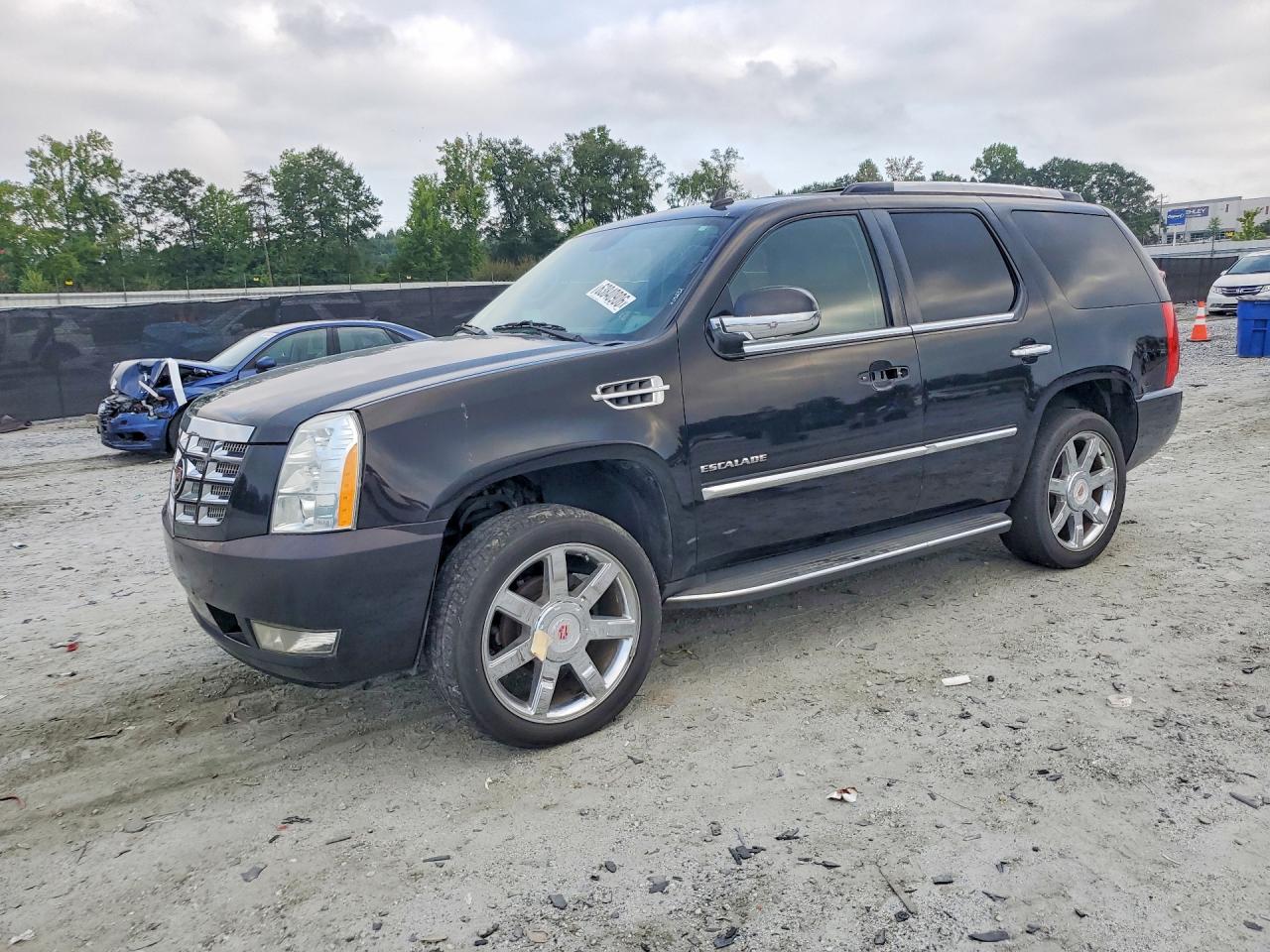 2013 Cadillac Escalade Luxury, VIN 1GYS3BEF3DR139690 — Minor dents and scratches