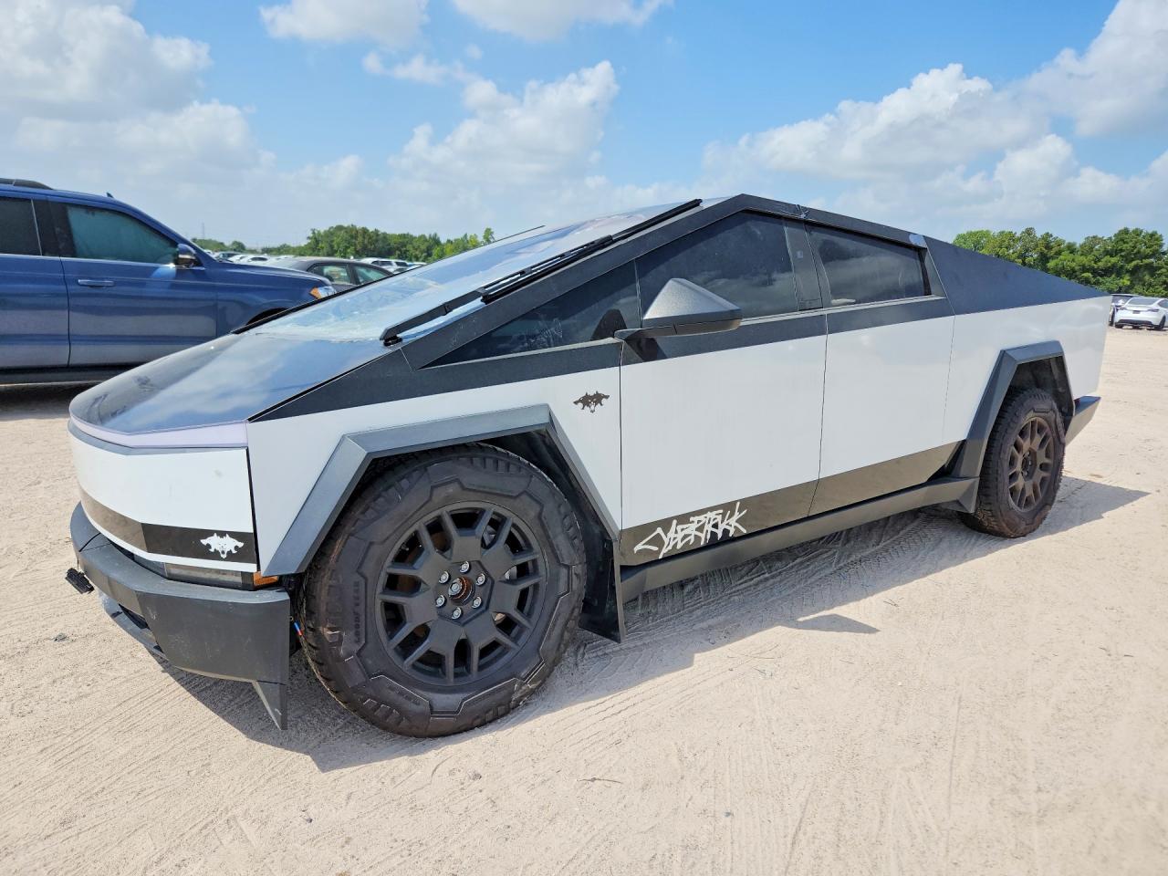 2024 Tesla Cybertruck Cyberbeast, VIN 7G2CEHEE2RA026867 — Front end