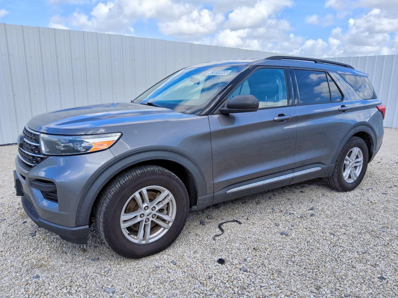 2022 Ford Explorer XLT, VIN 1FMSK7DH4NGA35212 — Minor dents and scratches