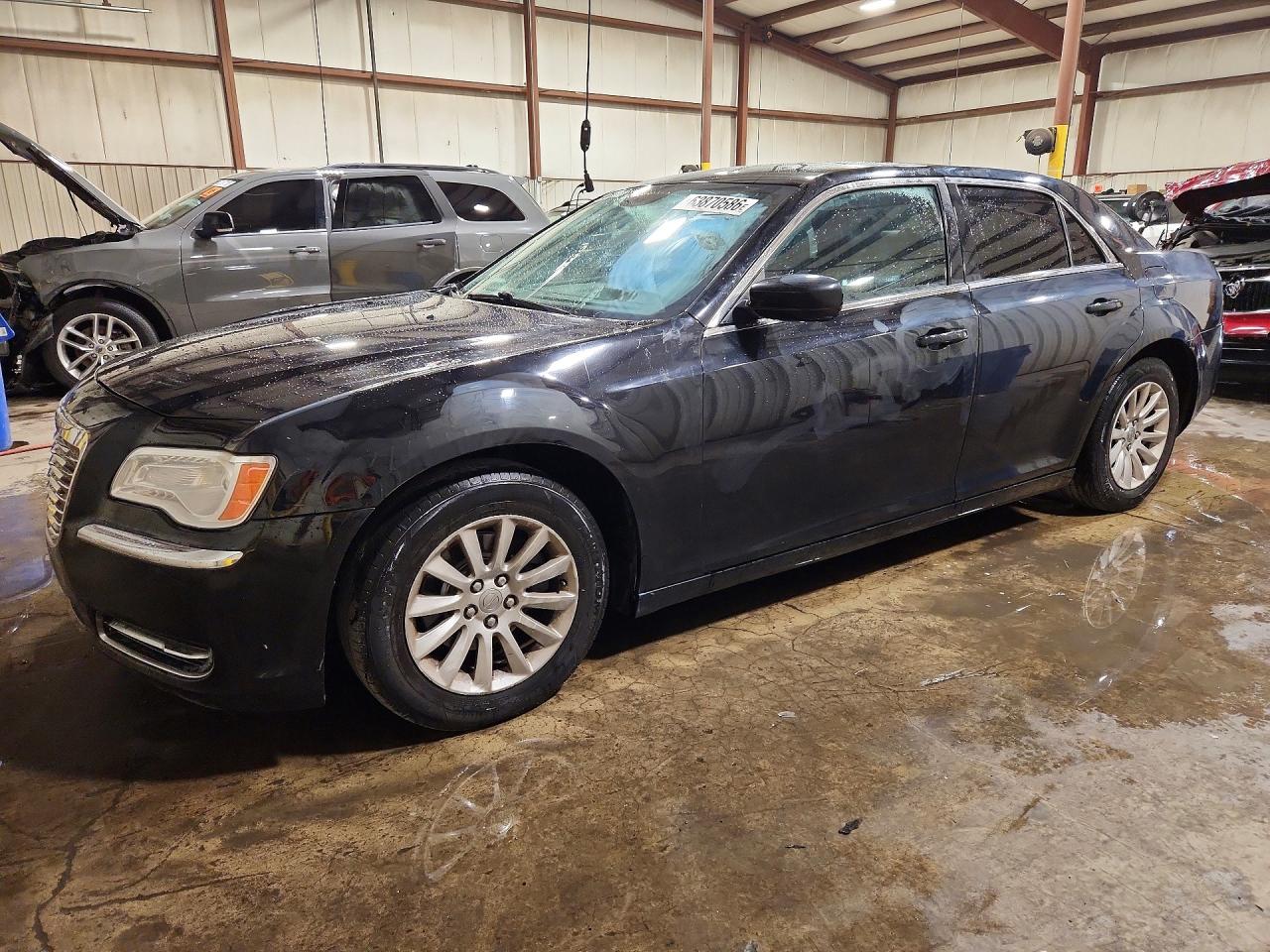 2014 Chrysler 300, VIN 2C3CCAAG5EH157262 — Front end