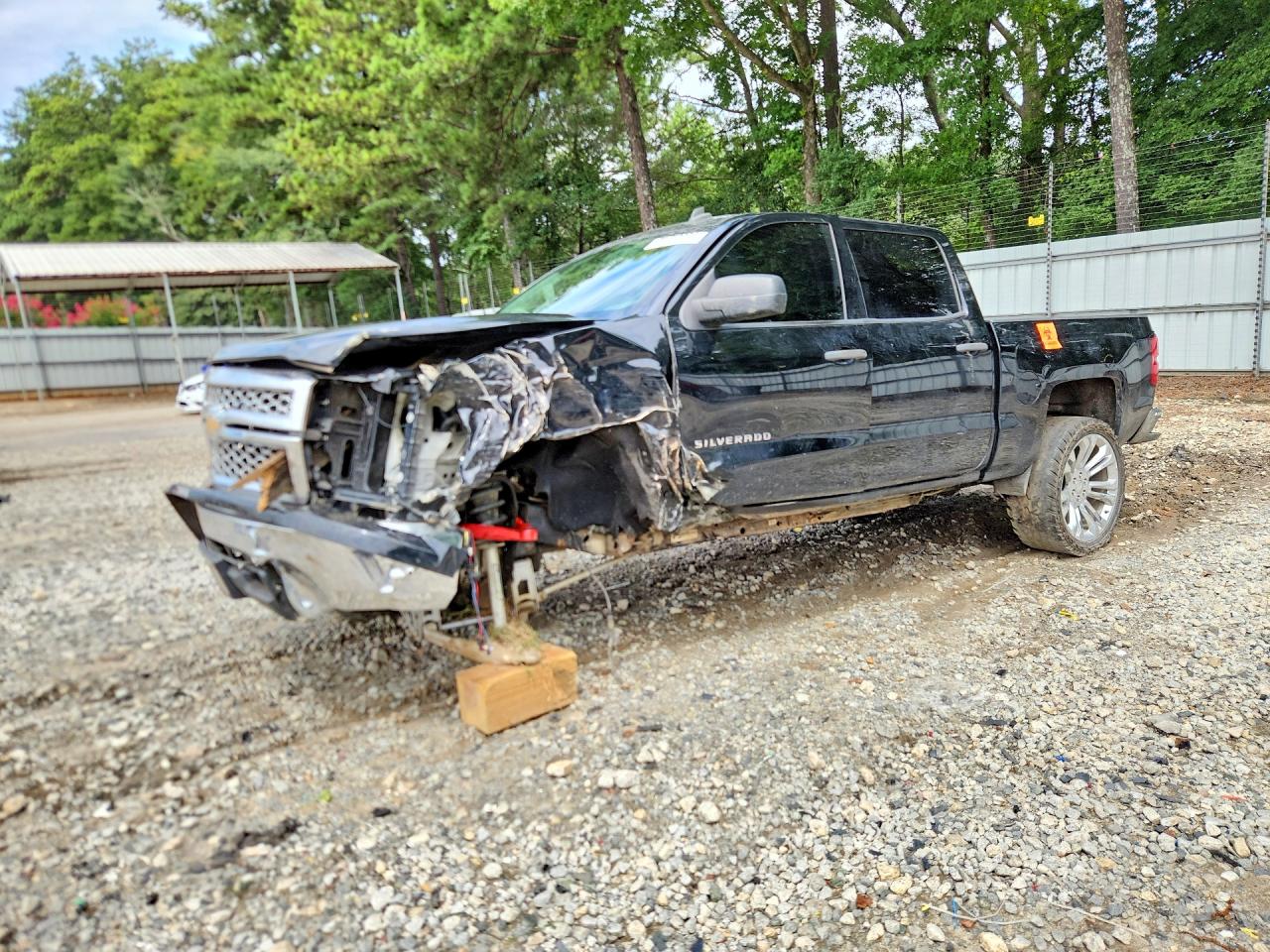 2014 Chevrolet Silverado 1500 LT, VIN 3GCUKREC7EG225506 — Front end