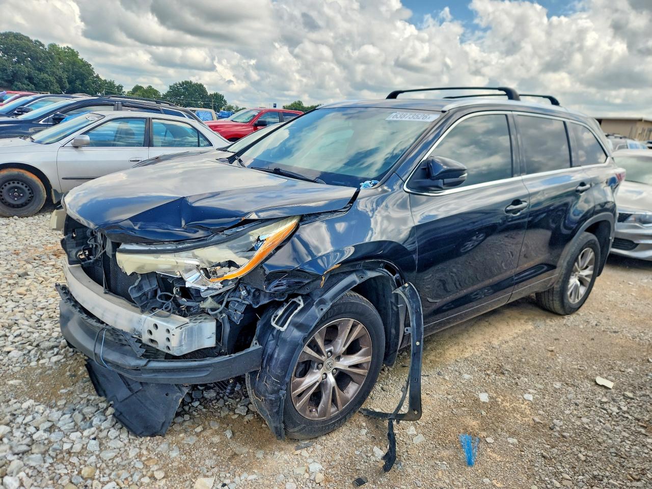 2014 Toyota Highlander XLE, VIN 5TDKKRFH5ES031429 — Front end