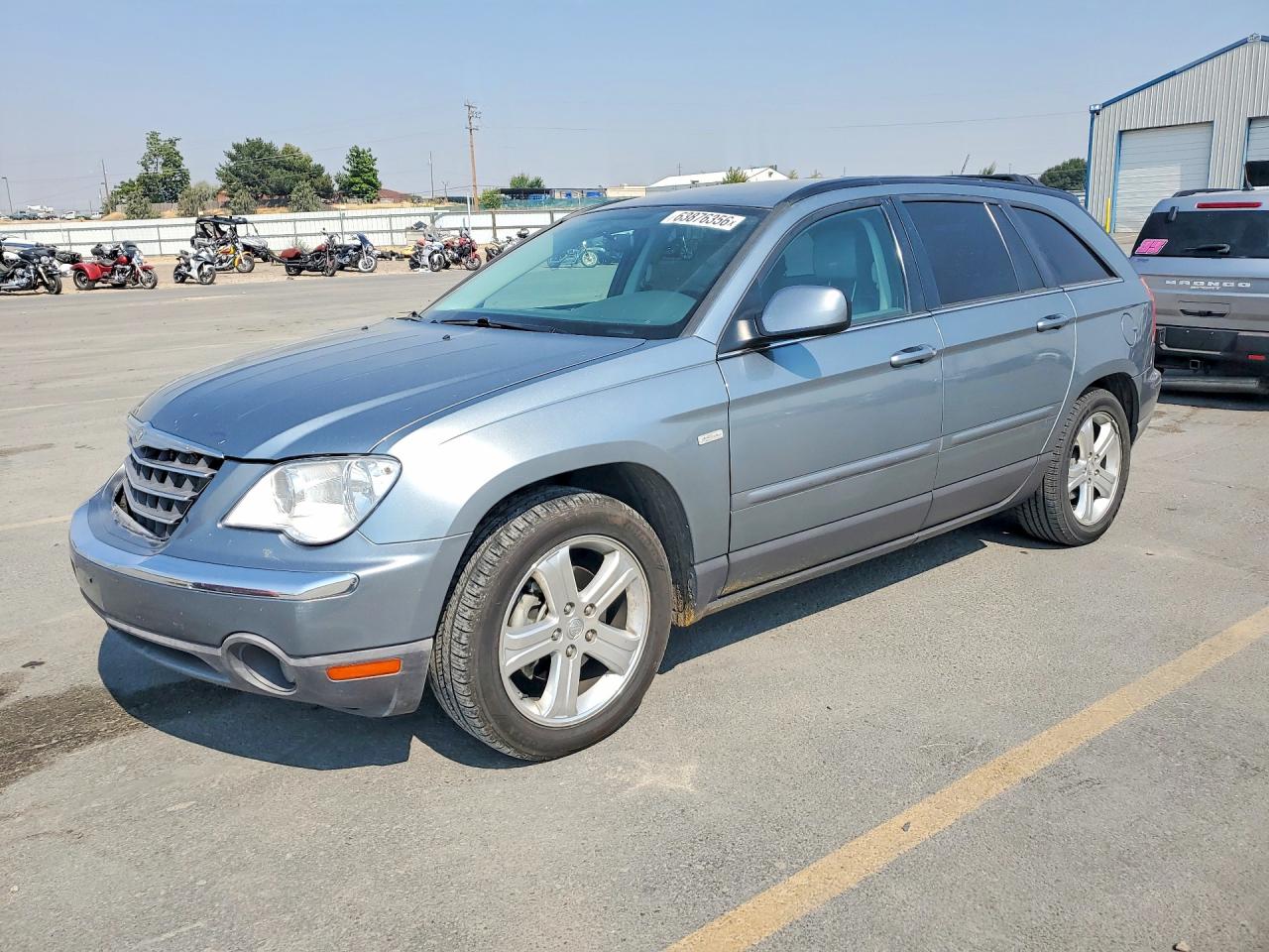 2007 Chrysler Pacifica Touring, VIN 2A8GM68X77R161655 — Front end