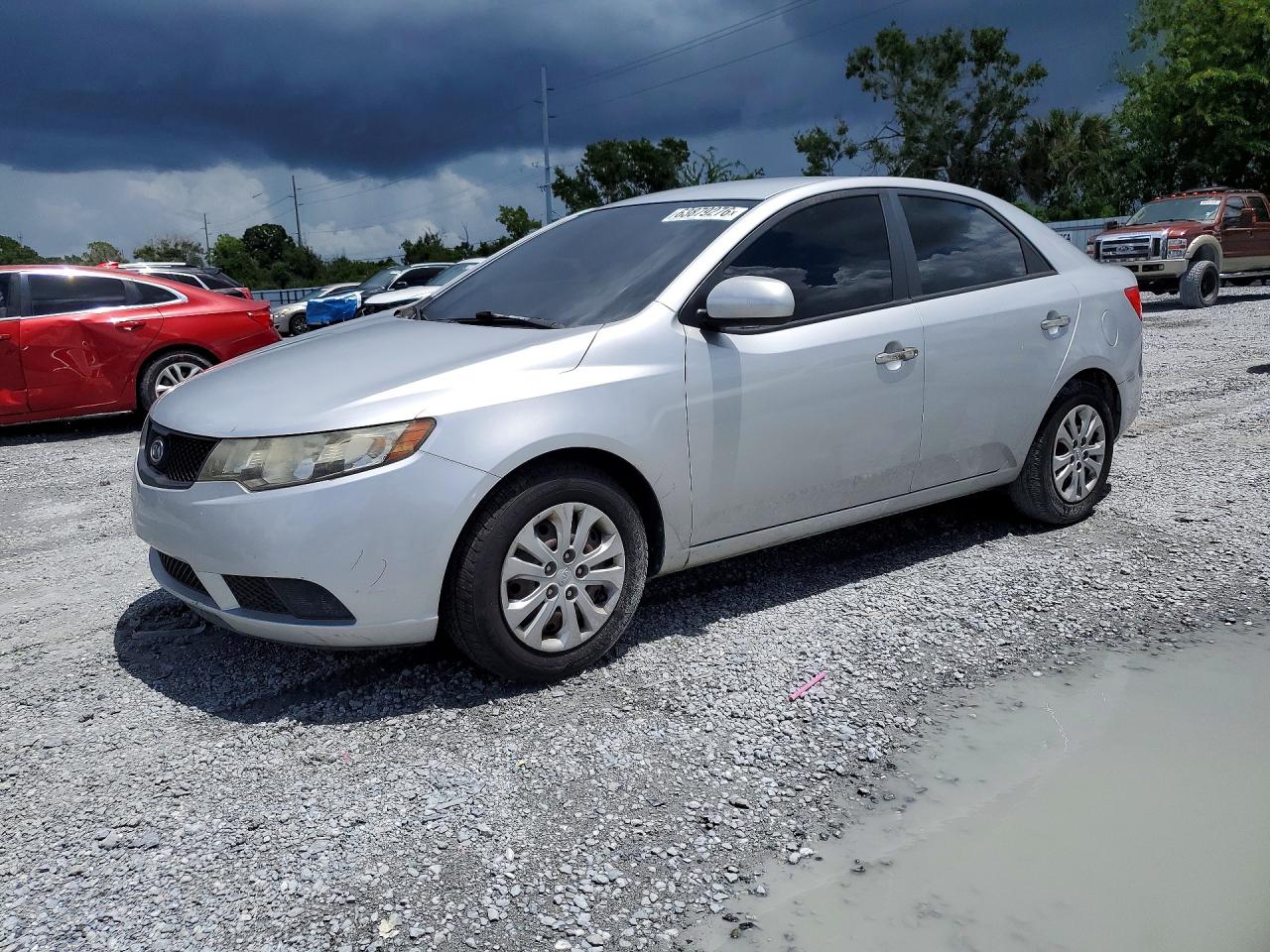 2010 Kia Forte LX, VIN KNAFT4A23A5186711 — Бок