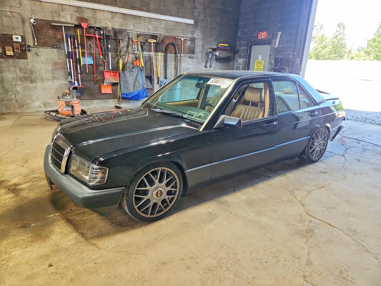 1993 Mercedes-Benz 190, VIN WDBDA29D9PG029786 — Зад