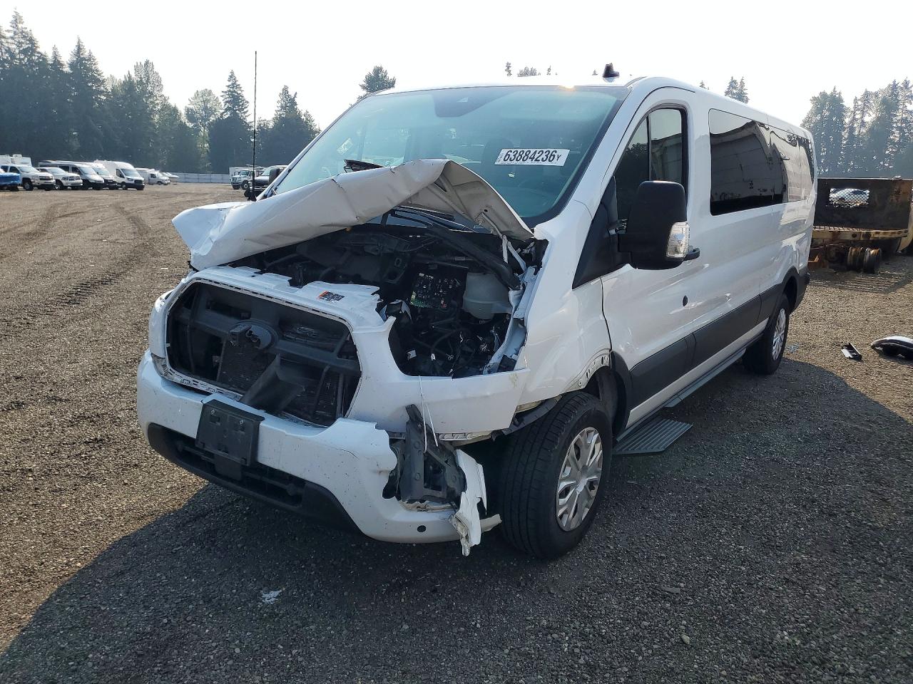 2024 Ford Transit Passenger XLT, VIN 1FBAX2Y85RKA47651 — Перед