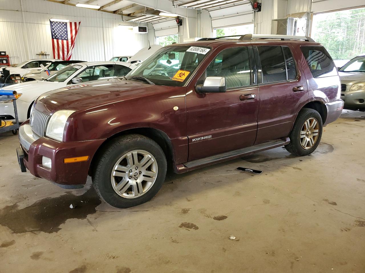 2007 Mercury Mountaineer Premier, VIN 4M2EU48817UJ16025 — Мелкие вмятины и царапины