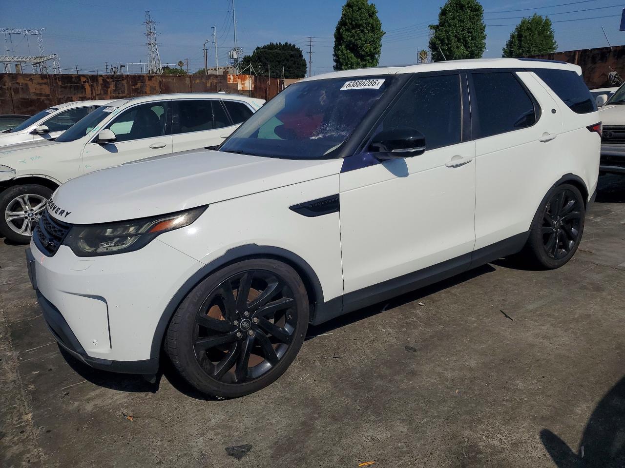 2017 Land Rover Discovery HSE Luxury, VIN SALRHBBV4HA042304 — Minor dents and scratches