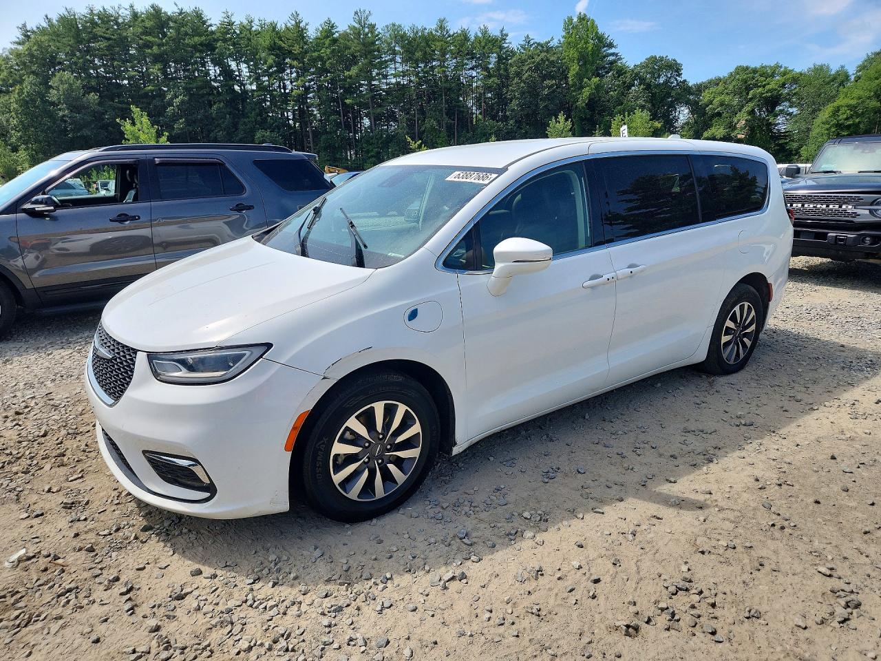 2022 Chrysler Pacifica Hybrid Touring L, VIN 2C4RC1L75NR161244 — Minor dents and scratches
