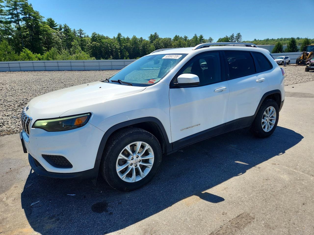 2020 Jeep Cherokee Latitude, VIN 1C4PJMCB8LD564427 — Front end
