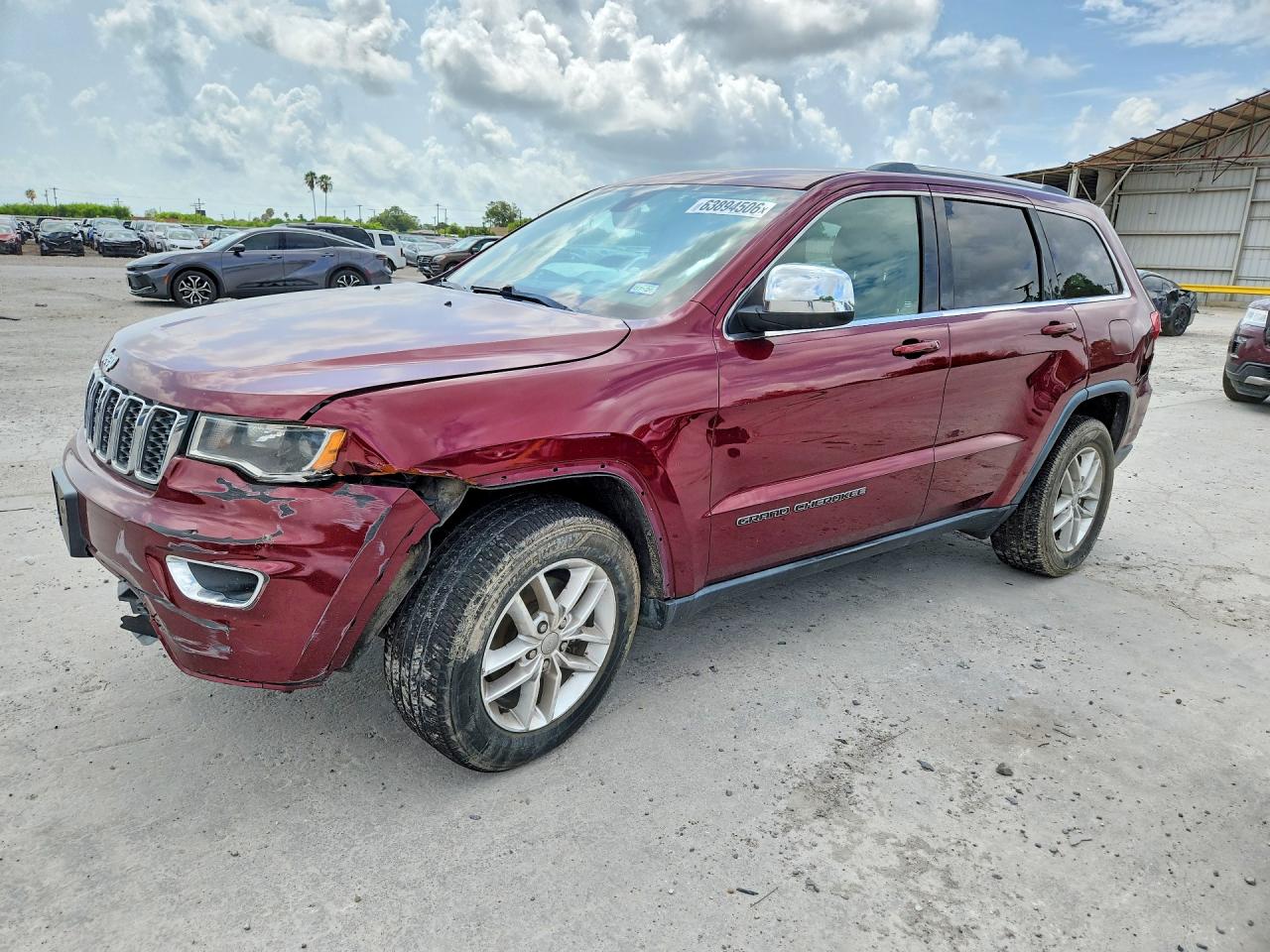 2017 Jeep Grand Cherokee Laredo, VIN 1C4RJEAG2HC637995 — Перед
