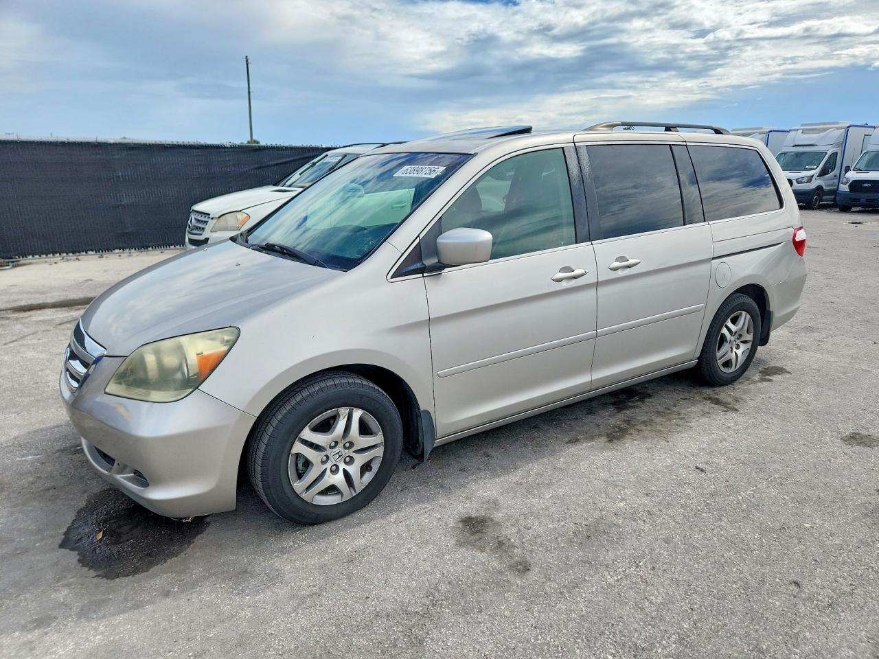 2006 Honda Odyssey EX-L, VIN 5FNRL38766B005389 — Minor dents and scratches