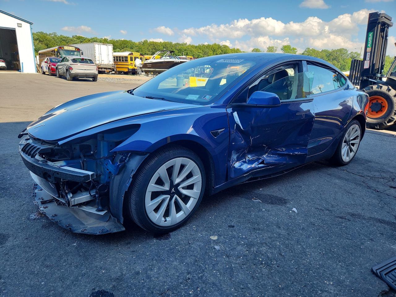 2022 Tesla Model 3, VIN 5YJ3E1EA3NF370793 — Front end