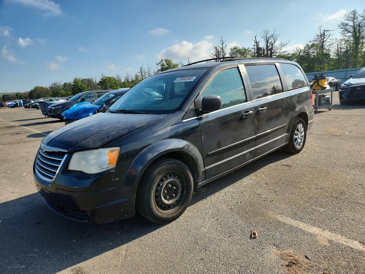 2009 Chrysler Town & Country LX, VIN 2A8HR44EX9R652903 — Front end