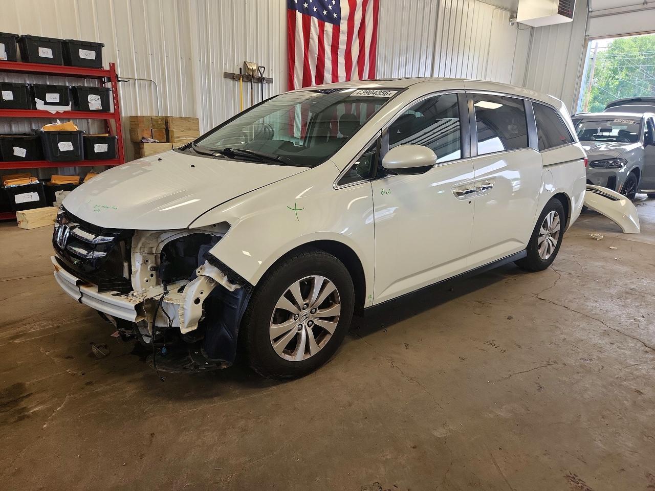 2014 Honda Odyssey EX-L, VIN 5FNRL5H65EB026364 — Front end