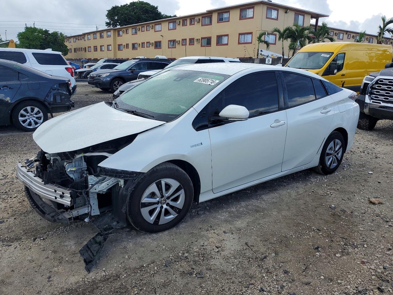 2018 Toyota Prius Four, VIN JTDKARFU1J3547475 — Front end