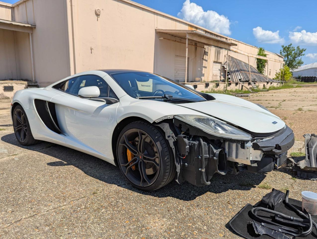 2012 McLaren MP4-12C, VIN SBM11AAA3CW001375 — Front end