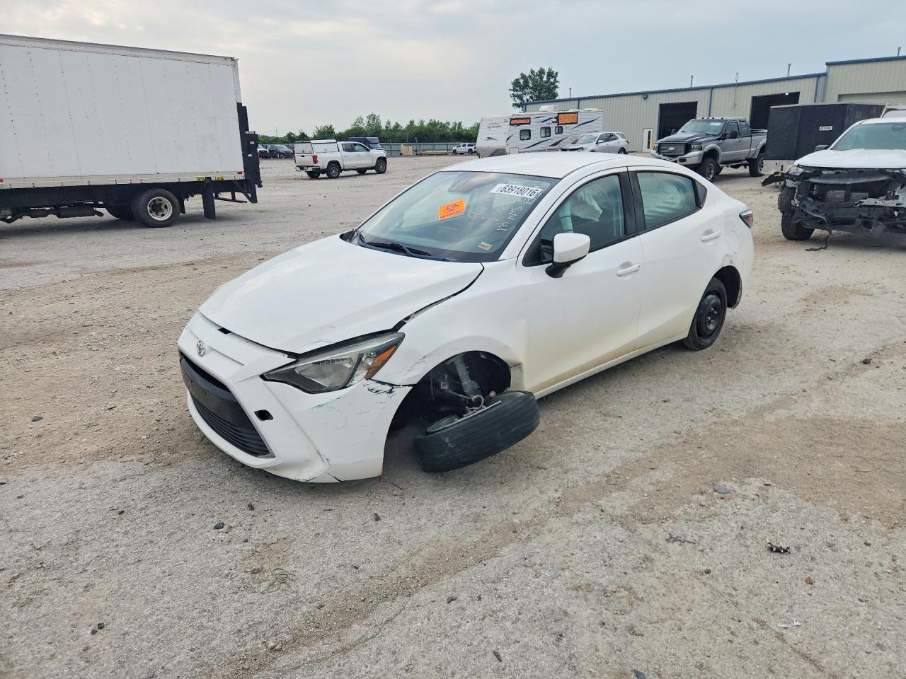 2018 Toyota Yaris, VIN 3MYDLBYV2JY308686 — Front end