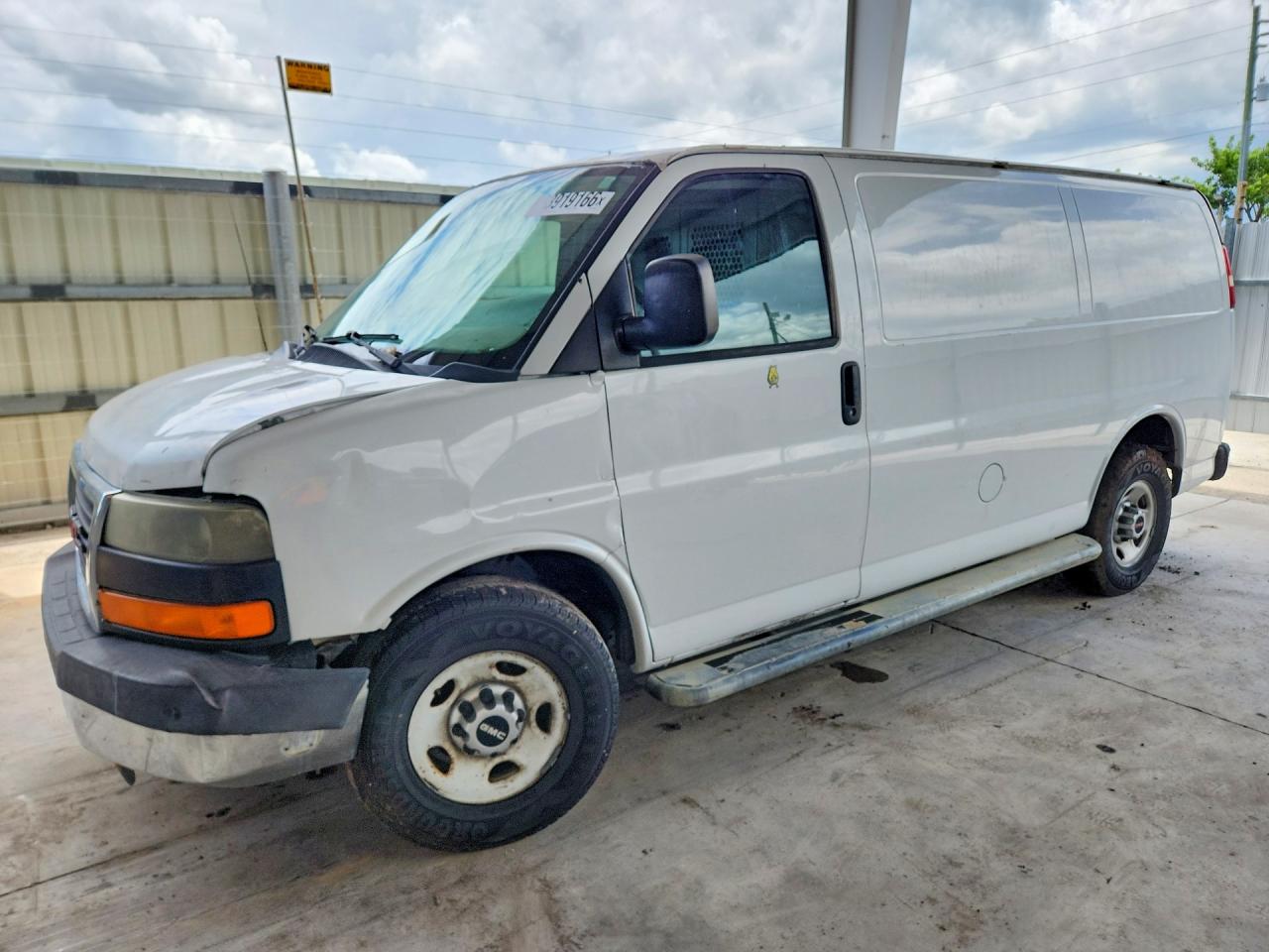 2014 GMC Savana Cargo, VIN 1GTW7FCA5E1912279 — Rear end