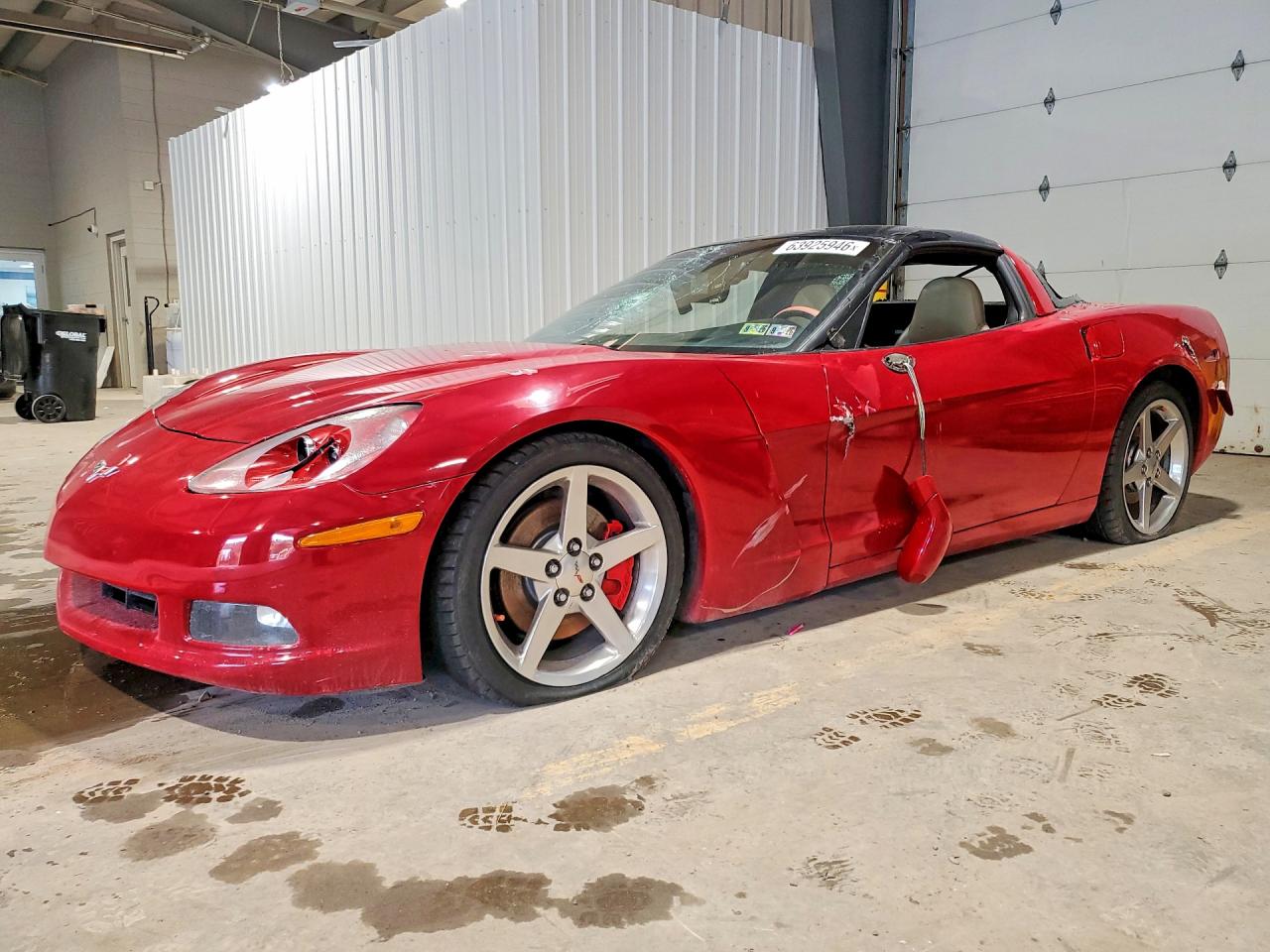 2005 Chevrolet Corvette, VIN 1G1YY24U755102015 — Вандализм