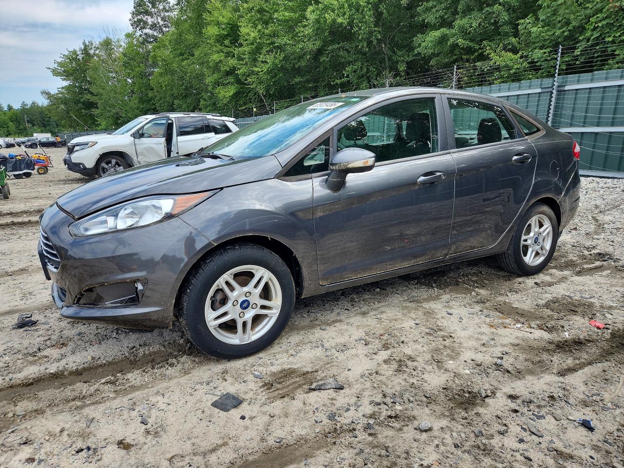 2019 Ford Fiesta SE, VIN 3FADP4BJ4KM120402 — Перед
